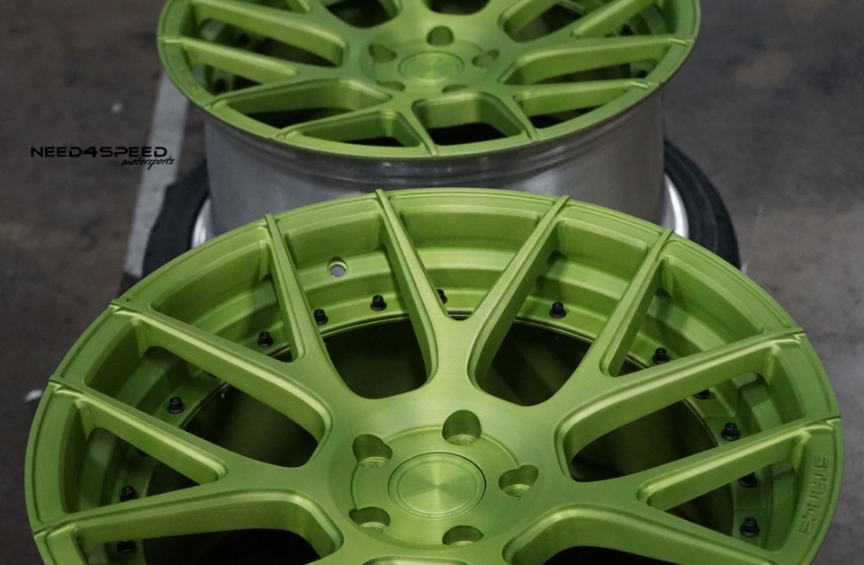 stance-sc8-green-wheels-01