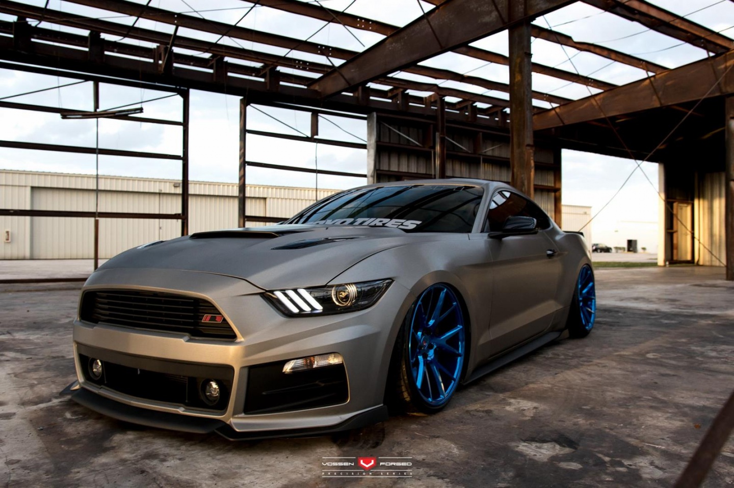 Ford Mustang Roush S550 gets the fountain blue Precision Series Vossen VPS-...