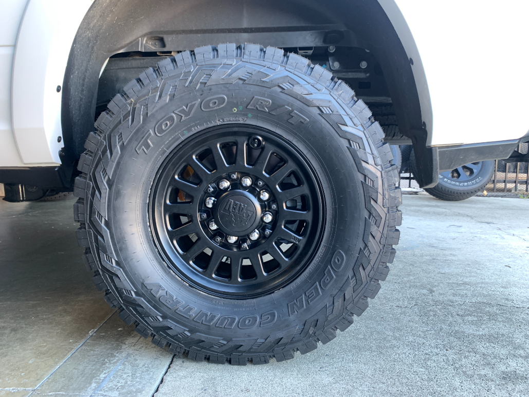 Ram 2500 Laramie gets AEV Wheels and 35″ Tires on Stock