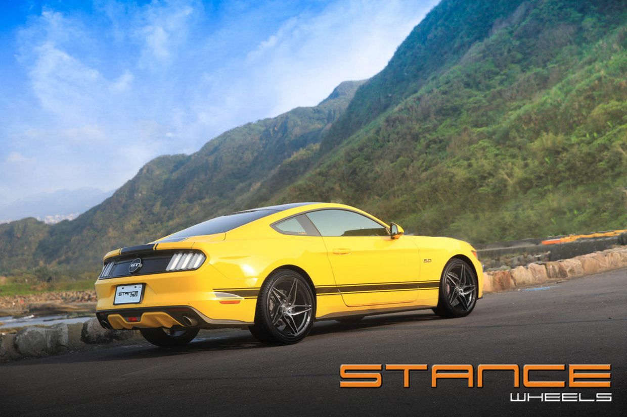 Stance SF04 on Ford Mustang