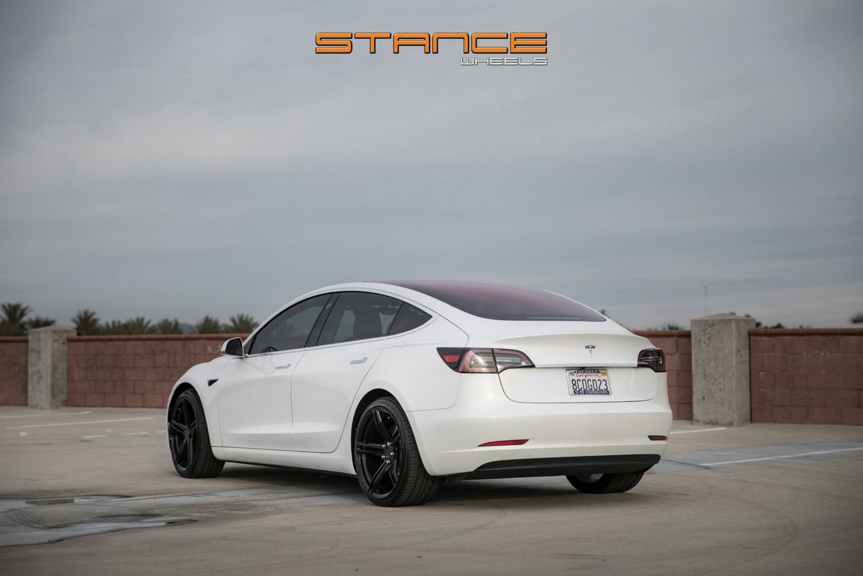 Stance Stance SF08 Gloss Black on Tesla Model 3