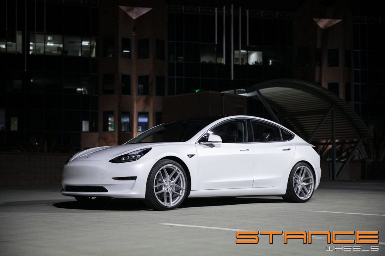 Stance SF03 on Tesla Model 3